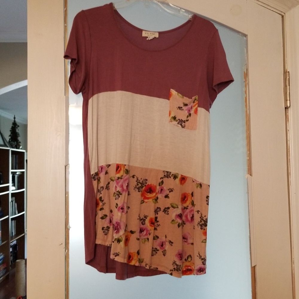 Floral top with pocket